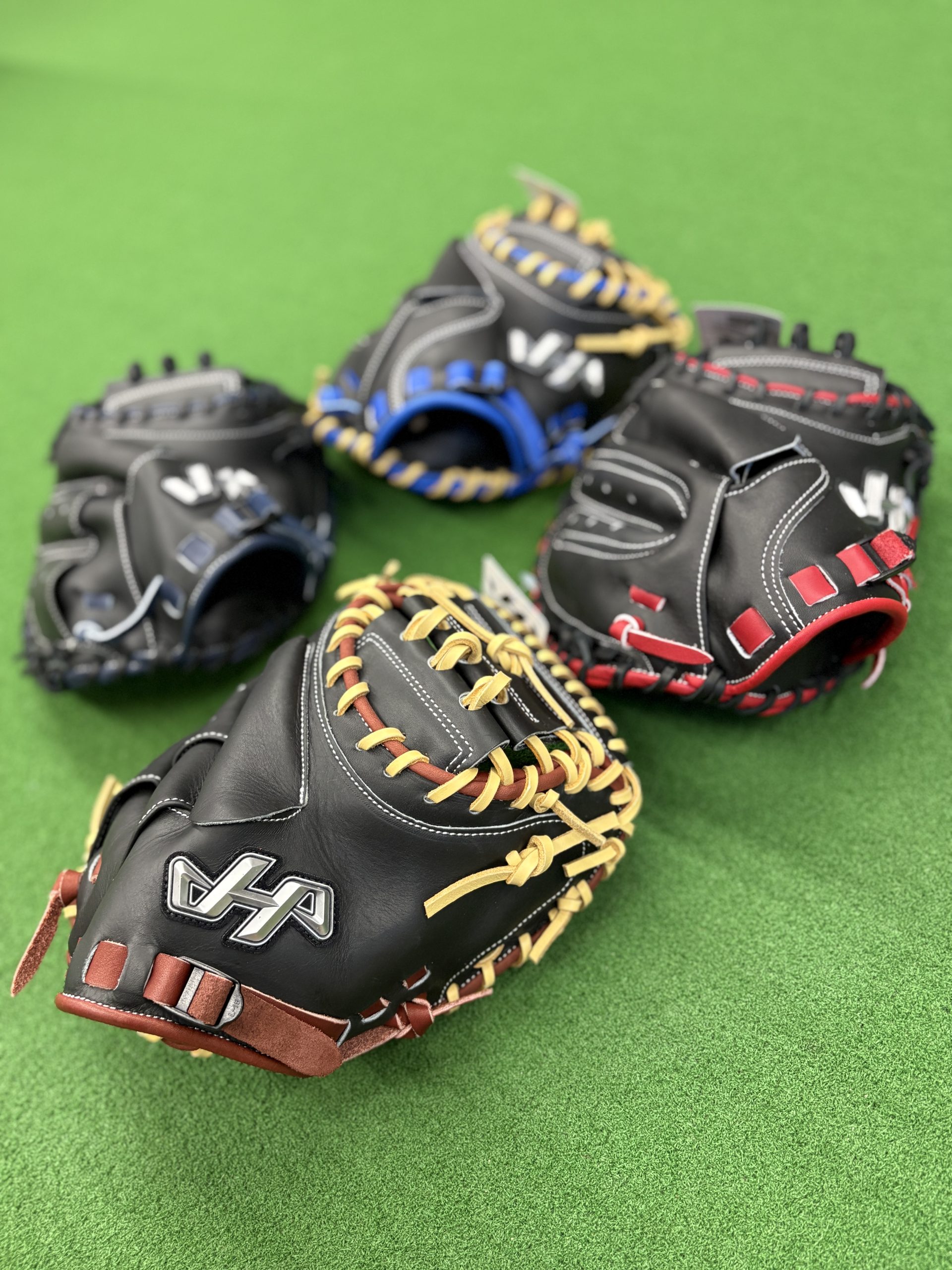 ハタケヤマ少年軟式 2026年限定カラー 先行入荷しました！来年のミット